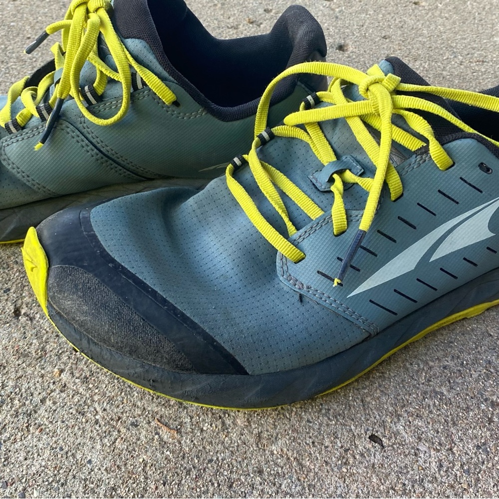 Altra Superior 5 Mens 10 Gray Black Foot Shape Trail Running Athletic Shoes